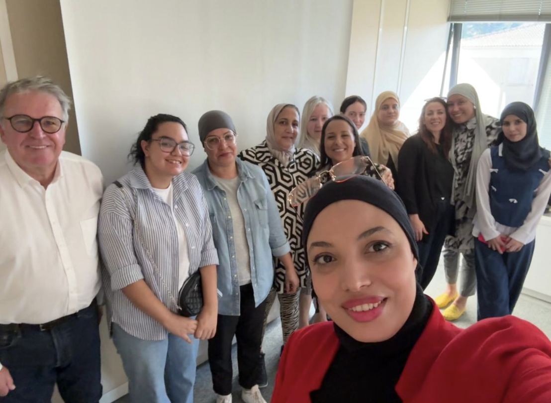 Groupe de participantes accueilli dans les locaux